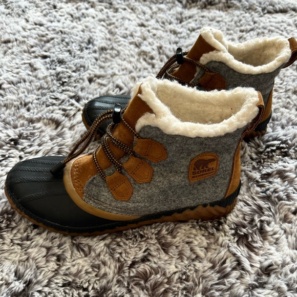 Sorel Shoes - Sorel Out N About Booties Fleece - Size 6